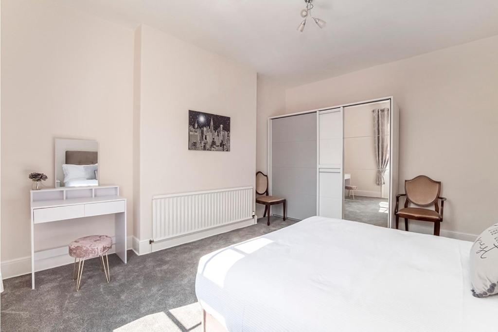 17 Penleys Grove Street * York