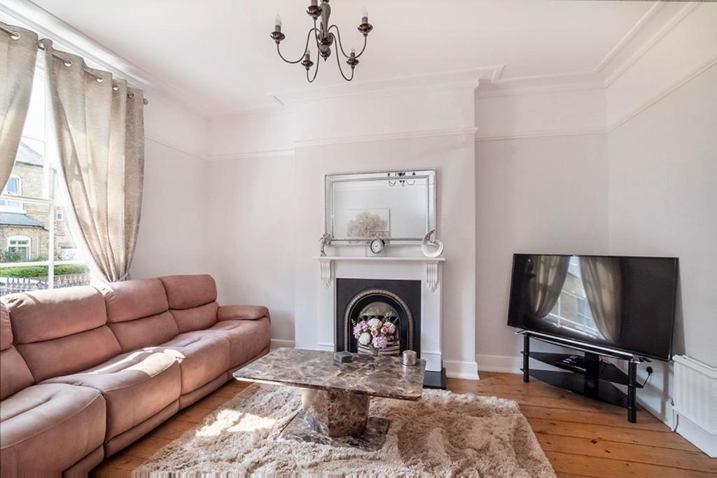 17 Penleys Grove Street *